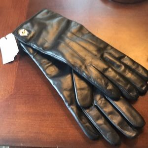 Women’s black leather Coach gloves